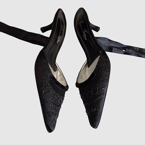 RAMON TENZA BLACK SATIN POINTY TOE KITTEN HEEL SHOE WITH ANKLE RIBBON - Picture 11 of 15